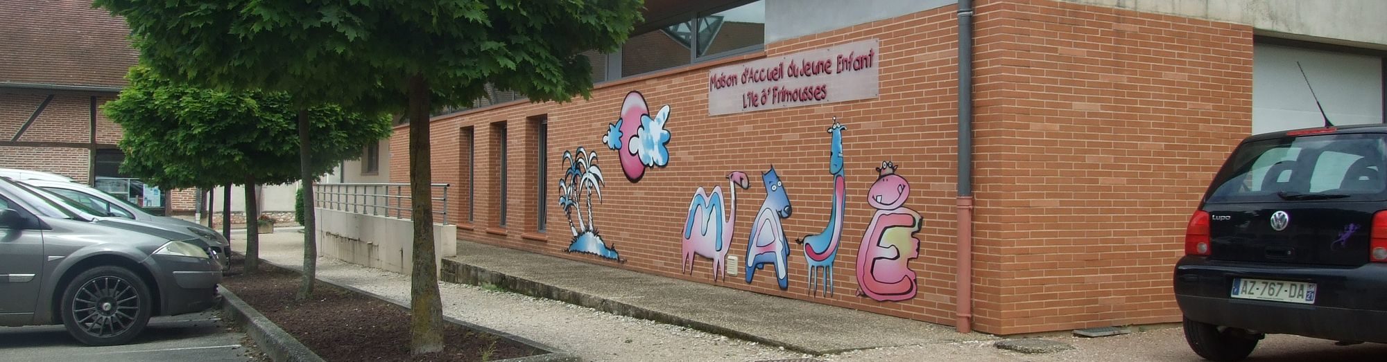 Cette image est la facade du bâtiment de la maison d'accueil du jeune enfant.