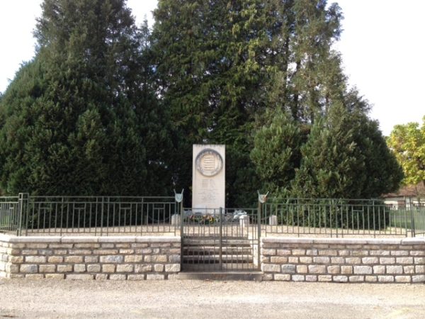 monument au mort à Authumes